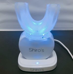 shiro's（シローズ）ホワイトニングを充電している